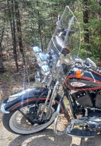 Click to view full screen Harley Davidson Heritage Springer Replacement Windshield fits HD Detachable King Size Brackets photo review
