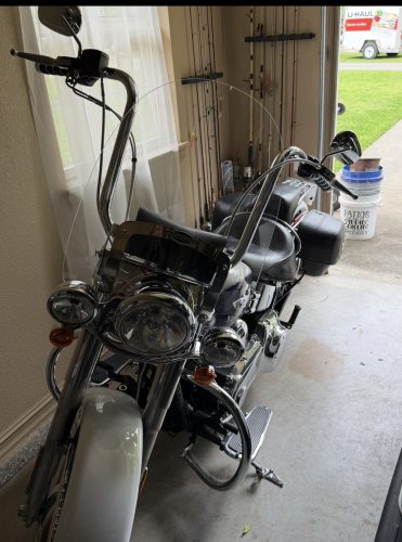 Harley-Davidson | Softail Deluxe/Heritage/Fat Boy Windshield fits Nostalgic HD Detachable Brackets | 1988-2017 photo review
