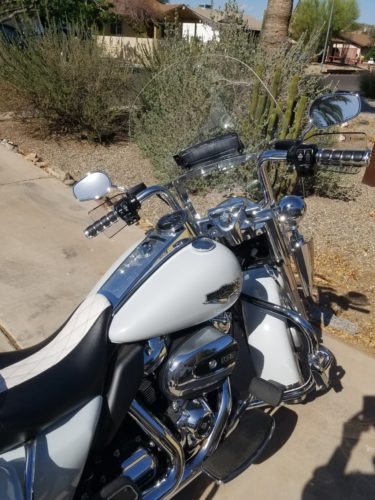 Click to view full screen Road King | Harley Davidson Replacement Windshield (5 Holes Across Horizontal Bracket) photo review