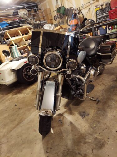 Click to view full screen Road King | Harley Davidson Replacement Windshield (5 Holes Across Horizontal Bracket) photo review