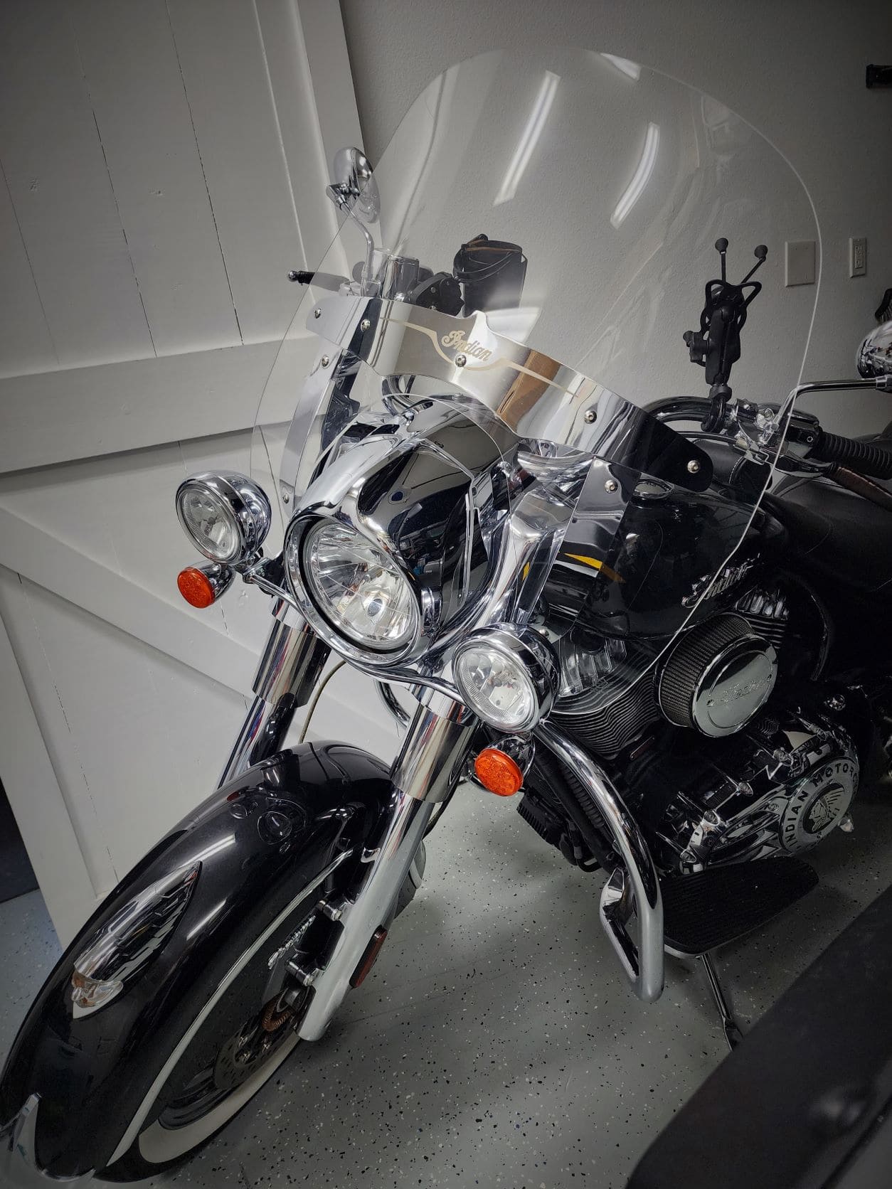 Click to view full screen Indian Chief Vintage Replacement Windshield 2014-2019 photo review