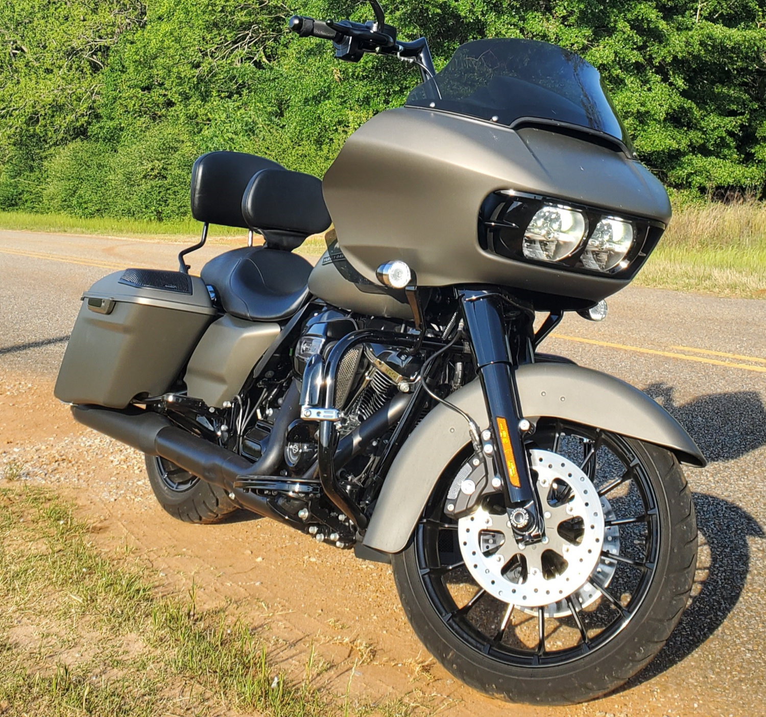 Harley Road Glide windshield sculpted Dark 3 Clearview Shields